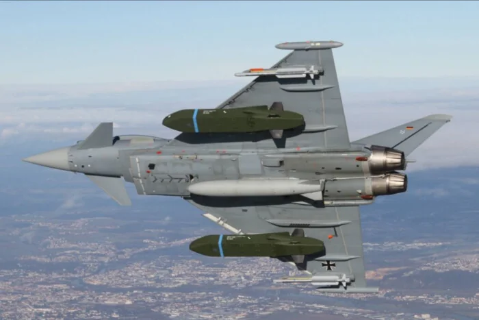 Немецкий Eurofighter с крылатыми ракетами Taurus на борту