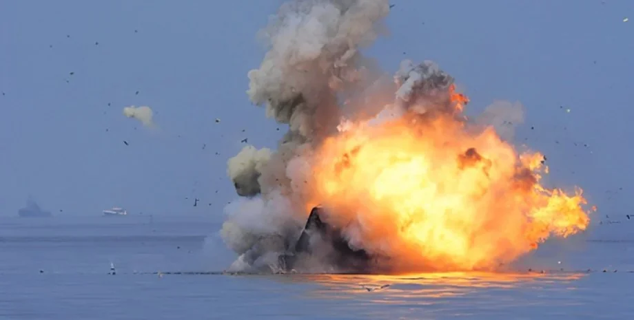 Вибух на судні РФ в Азовському морі після атаки дронів