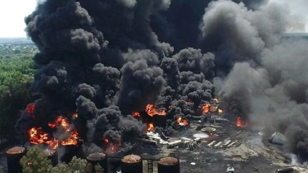 Пожар на нефтебазе в Ставропольском крае после атаки дронов